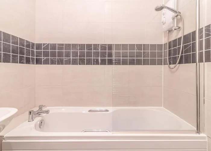 Pass The Keys Spacious And Homely Flat On The Royal Mile Apartment Edinburgh