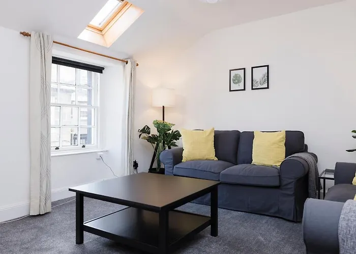 Joivy Beautiful Mews Near Princes Street *