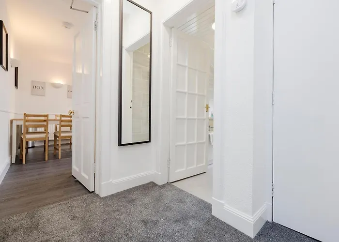 Joivy Beautiful Mews Near Princes Street דירה