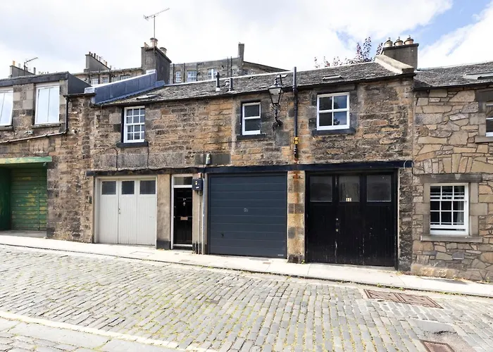 Joivy Beautiful Mews Near Princes Street