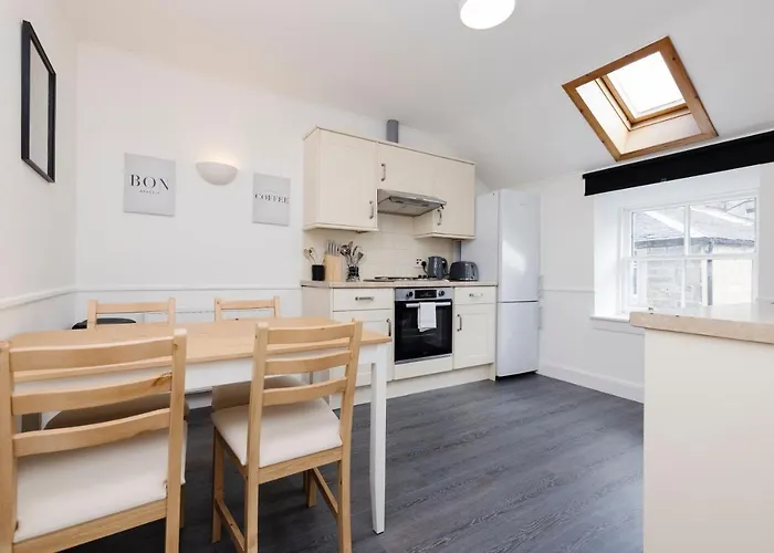 Joivy Beautiful Mews Near Princes Street *