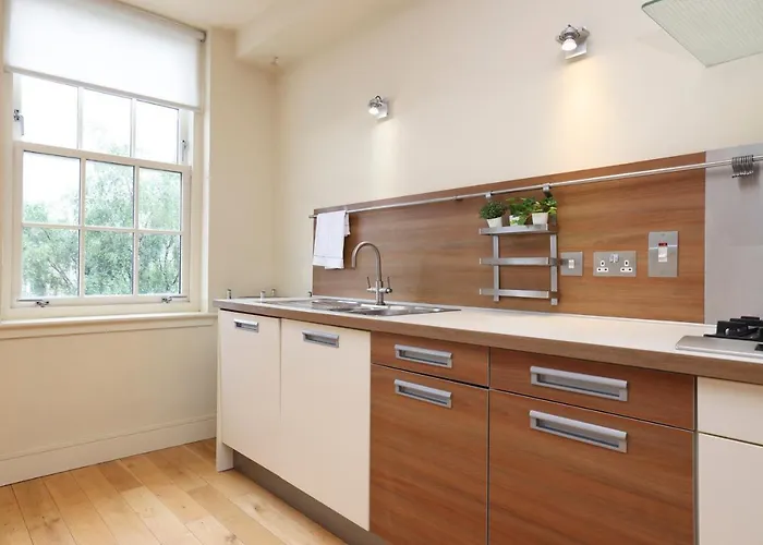 Joivy Spacious 2 Bed,2 Bath Flat, Free Parking And Rooftop Terrace