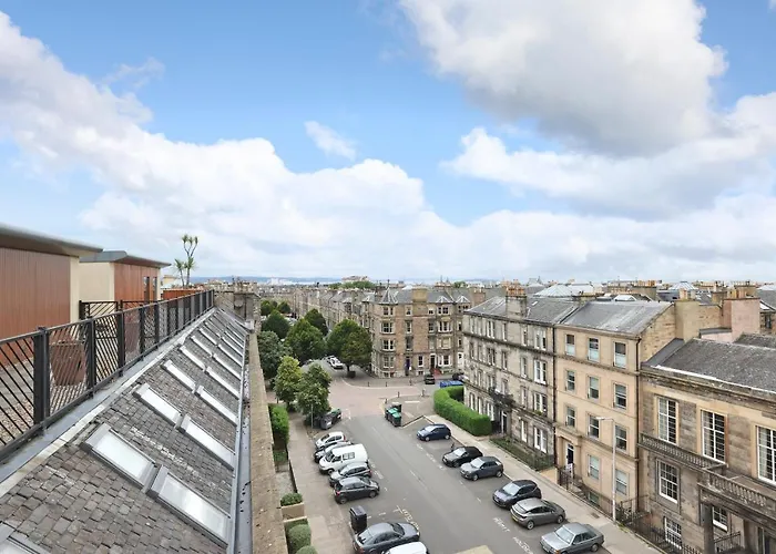 Joivy Spacious 2 Bed,2 Bath Flat, Free Parking And Rooftop Terrace Apartment