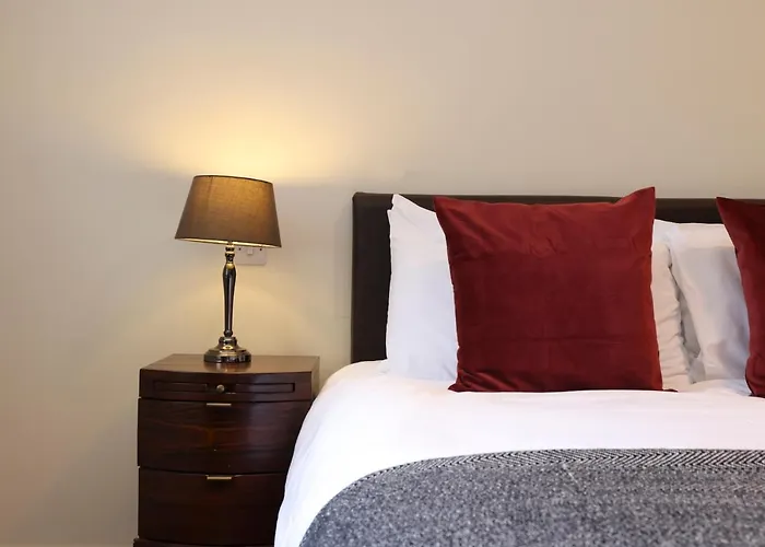 Апартаменты Joivy Spacious 2 Bed,2 Bath Flat, Free Parking And Rooftop Terrace Эдинбург