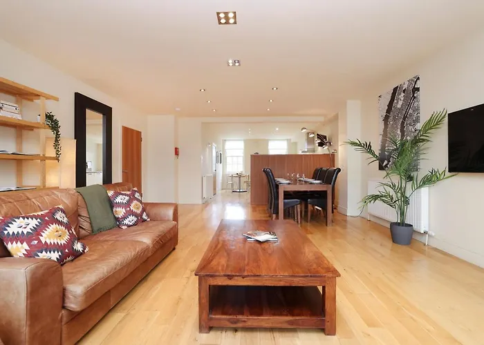 Joivy Spacious 2 Bed,2 Bath Flat, Free Parking And Rooftop Terrace Эдинбург