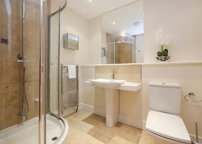 Апартаменты Joivy Spacious 2 Bed,2 Bath Flat, Free Parking And Rooftop Terrace *