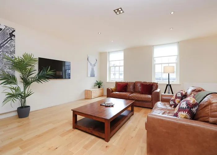 Joivy Spacious 2 Bed,2 Bath Flat, Free Parking And Rooftop Terrace Apartment Edinburgh