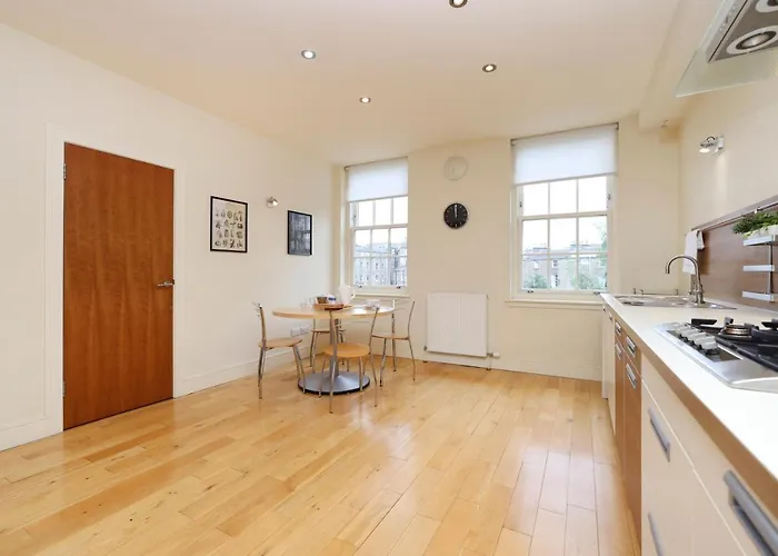 Апартаменты Joivy Spacious 2 Bed,2 Bath Flat, Free Parking And Rooftop Terrace Эдинбург