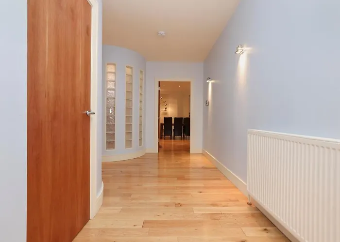 Joivy Spacious 2 Bed,2 Bath Flat, Free Parking And Rooftop Terrace Эдинбург