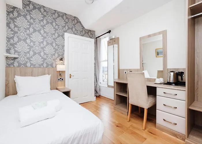 Guest house Castle Street 3*