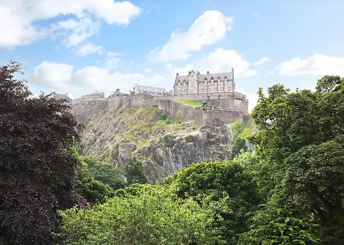 Guest house Castle Street 3*