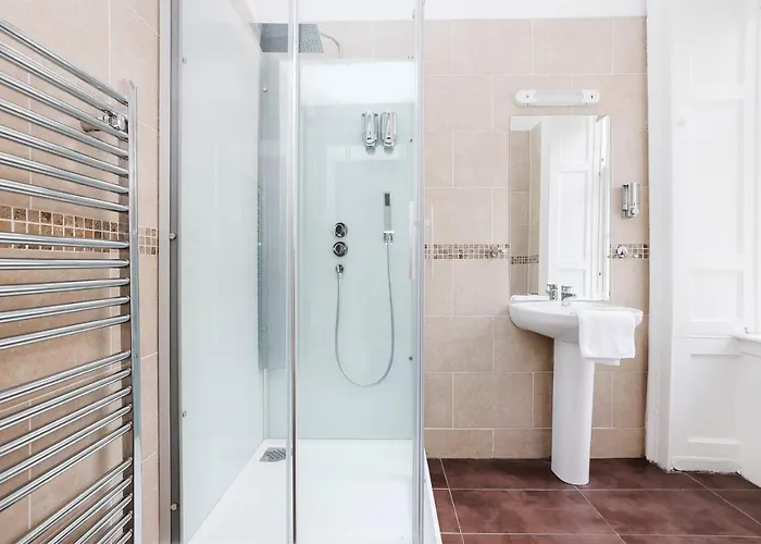 Guest house Castle Street 3*