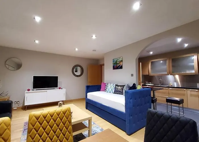 דירה 2 Bed Aprtmt- Waterfront, 5 Beds, Parking אדינבורו