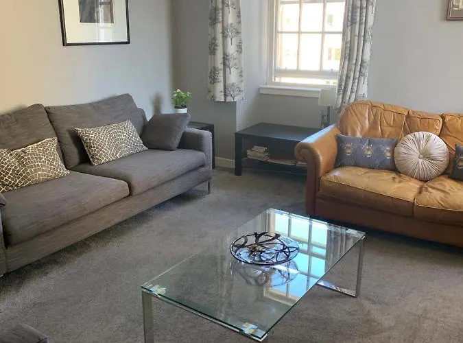 2 Chessels Court, Flat 3