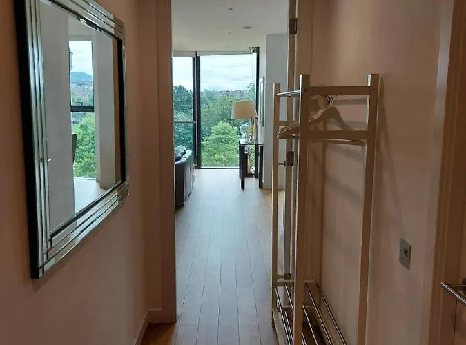 Apartment Quartermile Luxury Landing