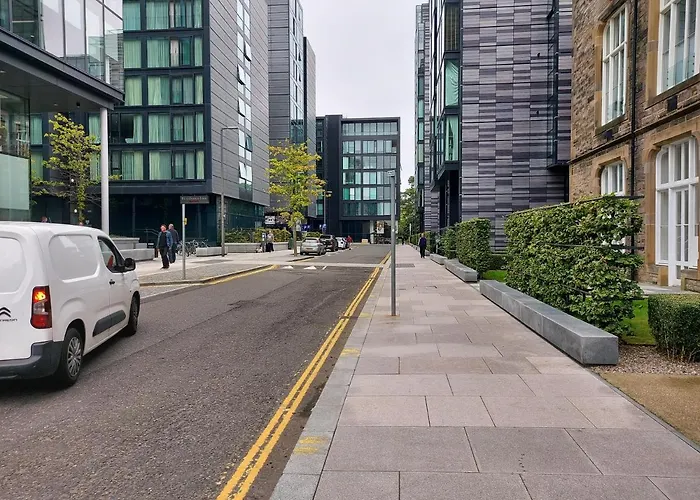 Quartermile Luxury Landing Apartment *