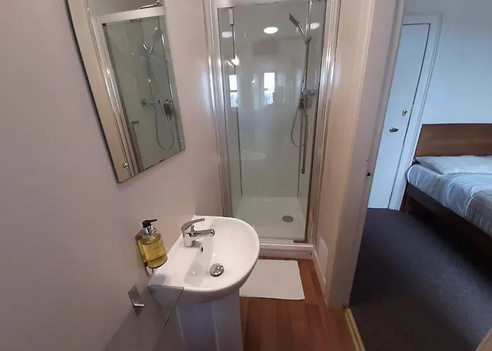 Adelphi Guest house 3*