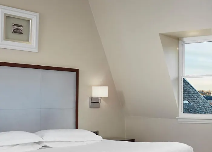 Leonardo 3* Edinburg