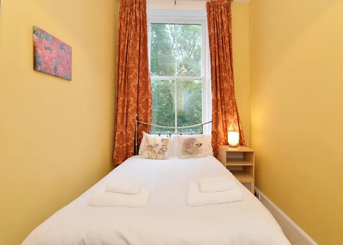 Apartment By The Meadows, Close To Centre Edinburgh