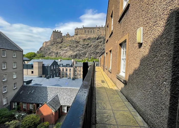 Hart Castle Rock Grassmarket אדינבורו