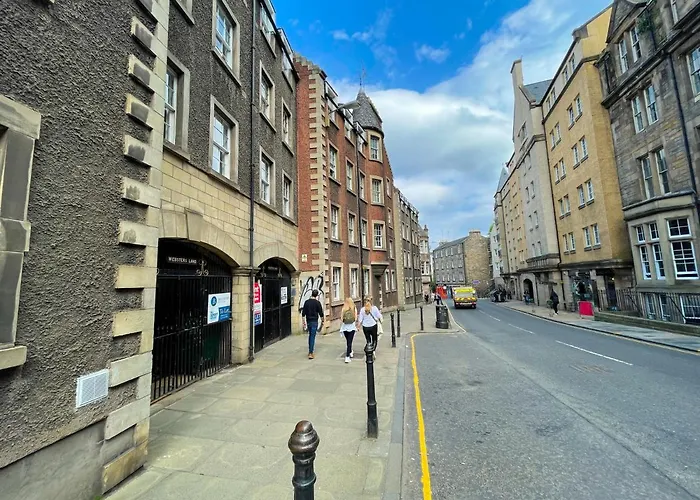 Hart Castle Rock Grassmarket Apartment *