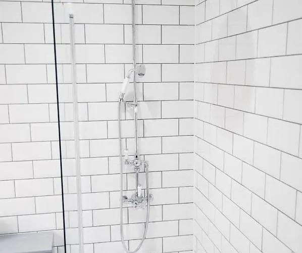 Апартаменты Beautiful Bohemian 2br Flat In The Cowgate