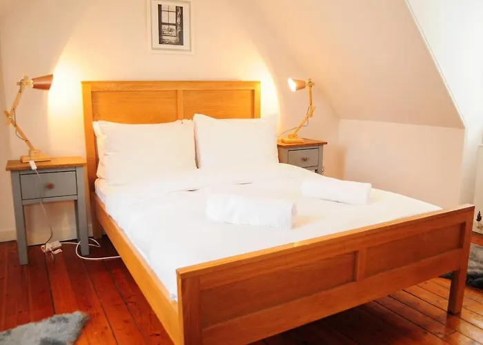 Апартаменты Beautiful Bohemian 2br Flat In The Cowgate