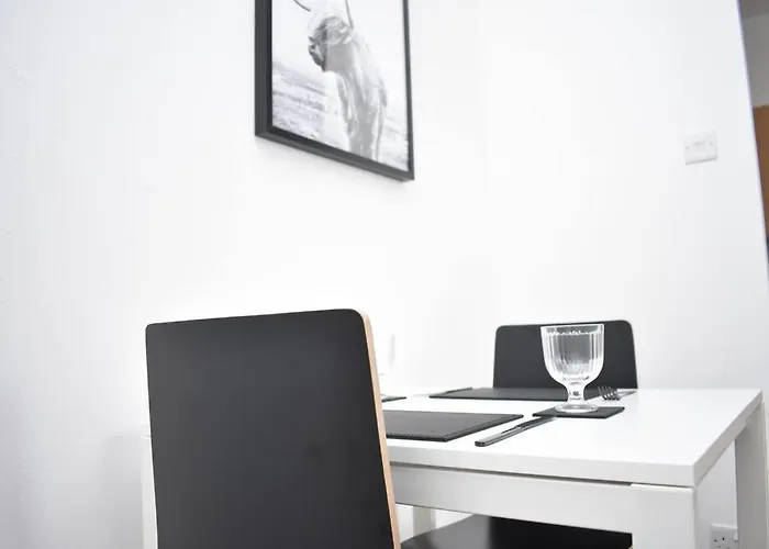 Modern & Bright 1 Bed For 4 Close To Centre! Appartement *