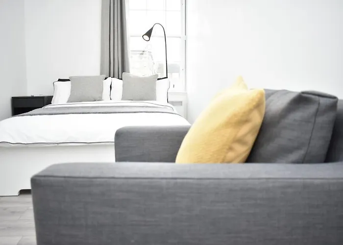 Modern & Bright 1 Bed For 4 Close To Centre! Appartement