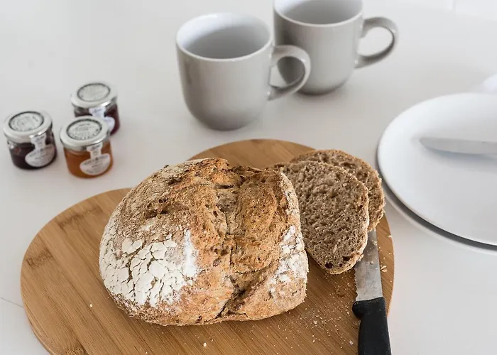 Апартаменты Beautiful Bohemian 2br Flat In The Cowgate *