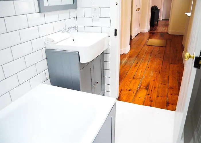 Beautiful Bohemian 2br Flat In The Cowgate Апартаменты *