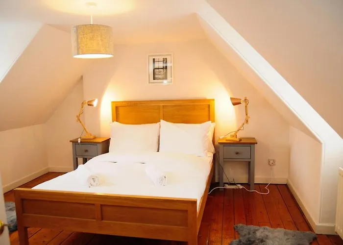 Beautiful Bohemian 2br Flat In The Cowgate Apartament Edynburg