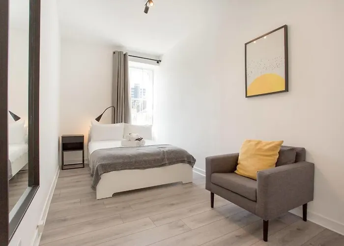Modern & Bright 1 Bed For 4 Close To Centre!