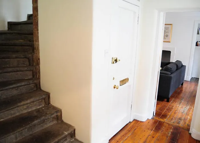 Апартаменты Beautiful Bohemian 2br Flat In The Cowgate Эдинбург