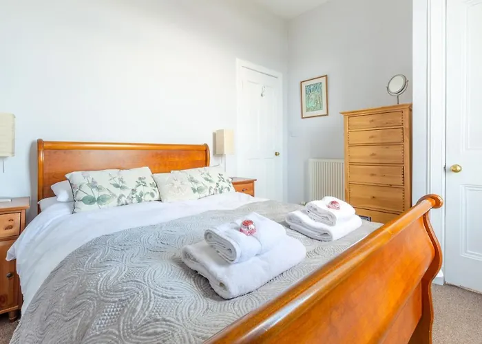 Beautiful Center 1 Bed With Park View * إدنبرة