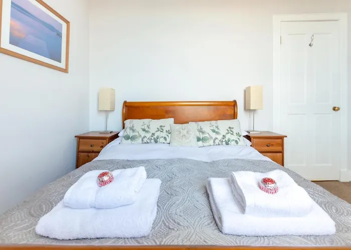 Beautiful Center 1 Bed With Park View شقة