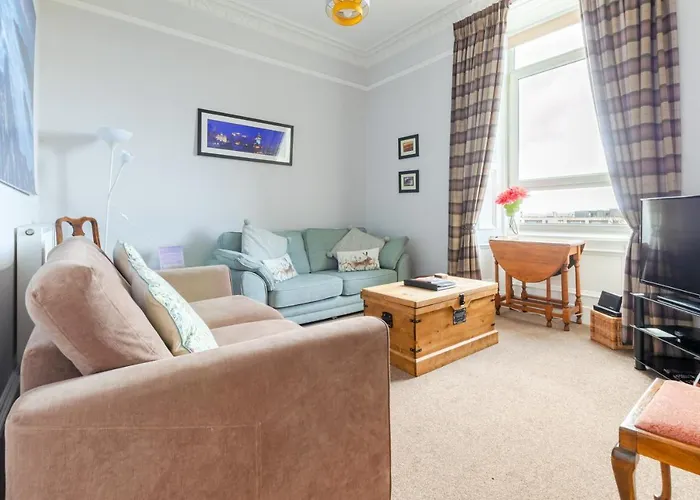 Beautiful Center 1 Bed With Park View شقة إدنبرة