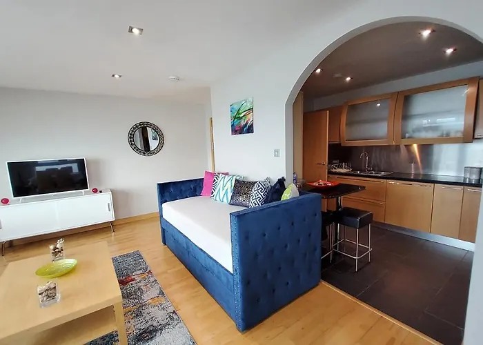 2 Bed Aprtmt- Waterfront, 5 Beds, Parking