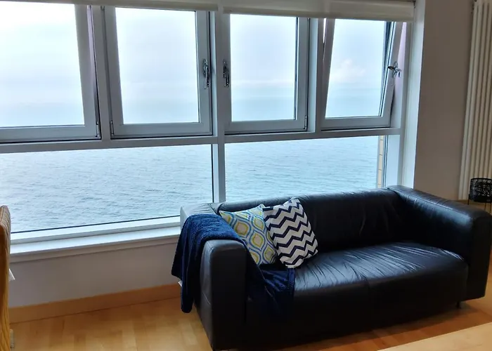 דירה 2 Bed Aprtmt- Waterfront, 5 Beds, Parking אדינבורו