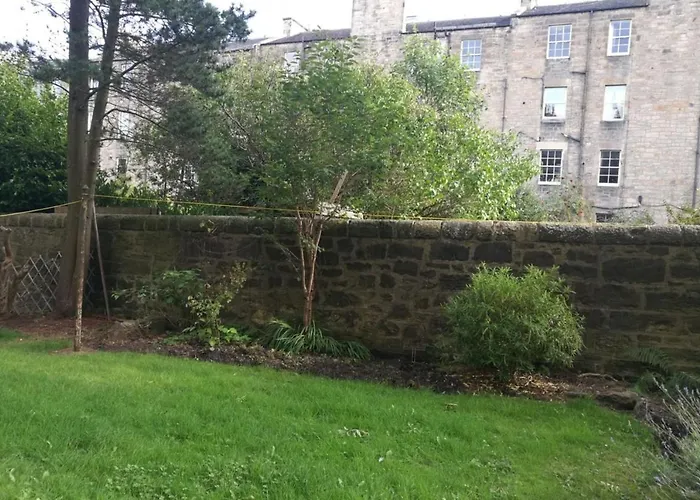 Fringe Base With Garden Near The Meadows Апартаменты Эдинбург