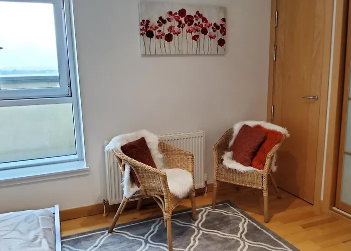 2 Bed Aprtmt- Waterfront, 5 Beds, Parking Lejlighed