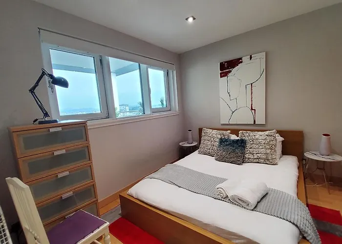 Lejlighed 2 Bed Aprtmt- Waterfront, 5 Beds, Parking