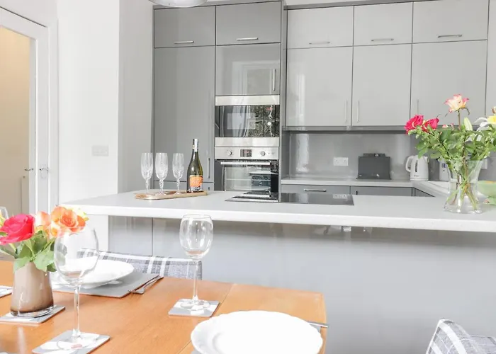 6 Coltbridge Gardens *