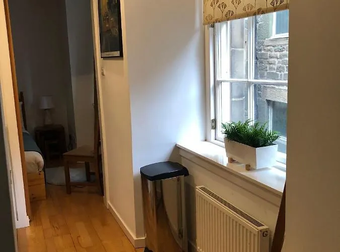 The Edmonstone's Apartment Edinburgh