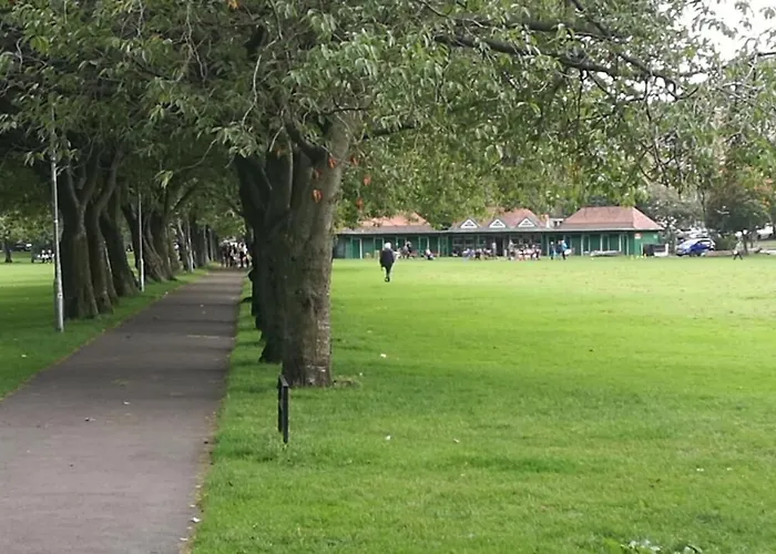 Апартаменты Fringe Base With Garden Near The Meadows Эдинбург