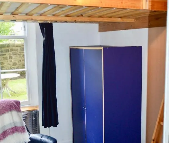 Fringe Base With Garden Near The Meadows Edinburgh