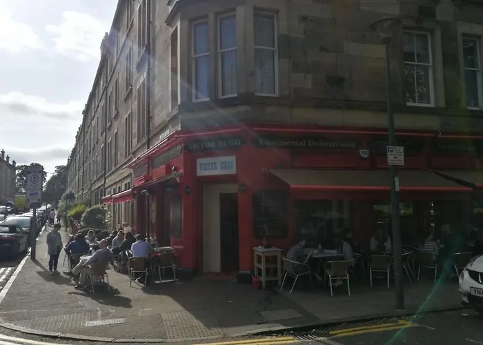 Апартаменты Fringe Base With Garden Near The Meadows *