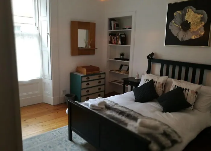 Апартаменты Fringe Base With Garden Near The Meadows *