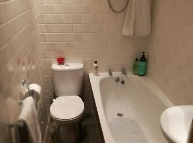 Fringe Base With Garden Near The Meadows * Эдинбург