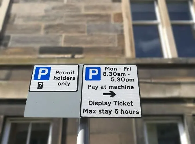 Fringe Base With Garden Near The Meadows Апартаменты